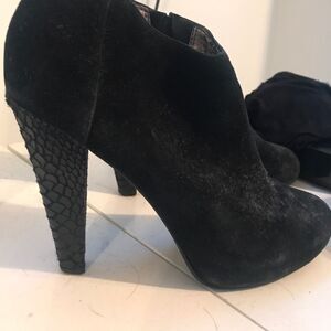 Steve Madden Boot Heels 8 Black Suede Snake Heel